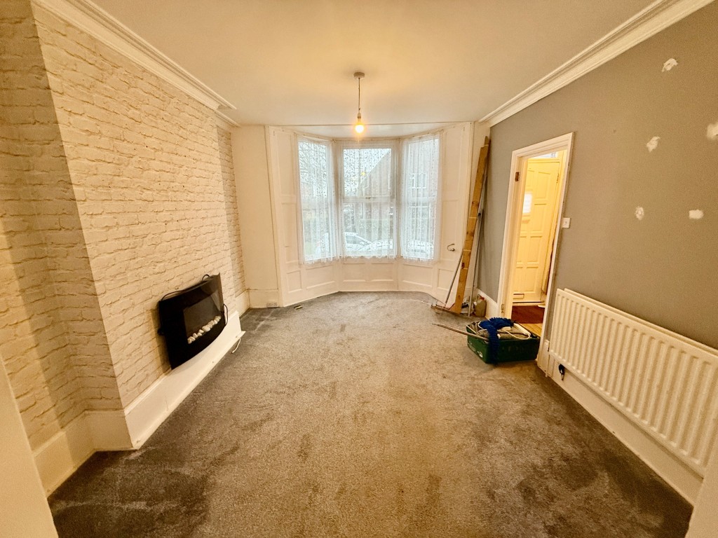 Lot: 123 - FOUR-BEDROOM HOUSE FOR IMPROVEMENT - Living room with bay window